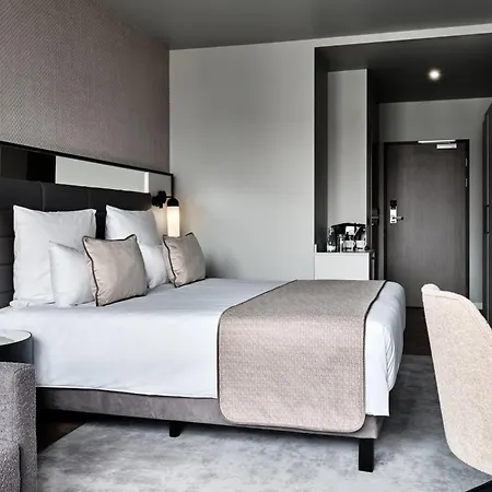 Leonardo Royal Hotel 4*