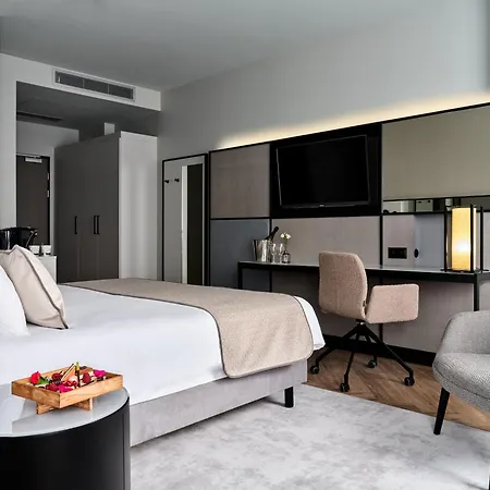 Leonardo Royal Hotel 4*