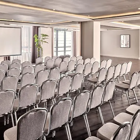 레오나르도 로열 호텔 4*