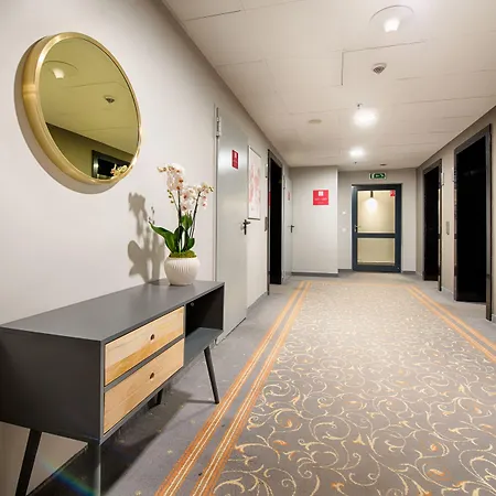 레오나르도 로열 바르샤바