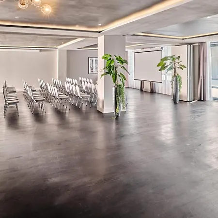 레오나르도 로열 바르샤바