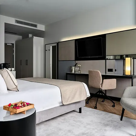 Hotel Leonardo Royal 4*