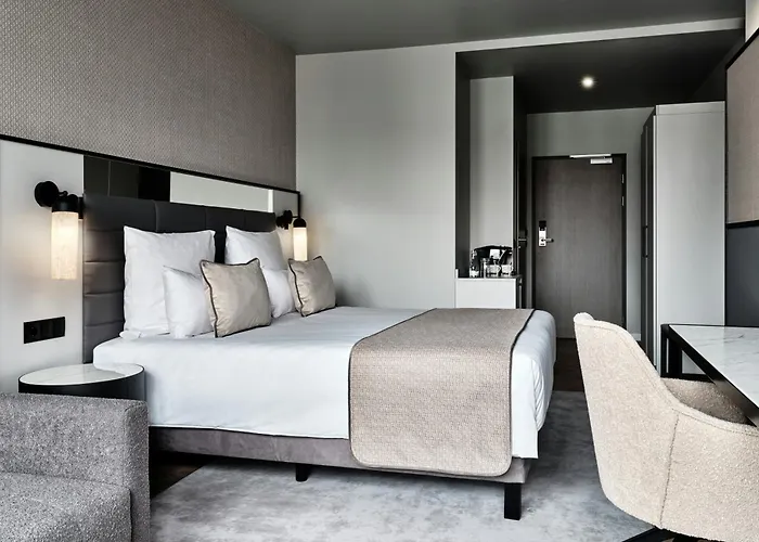 Leonardo Royal Hotel 4*