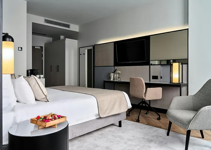 Hotel Leonardo Royal 4*