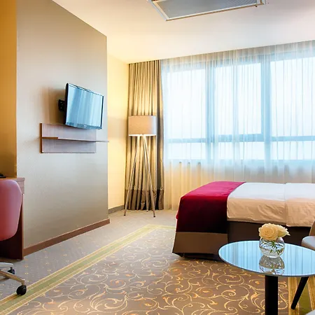 Hotel Leonardo Royal 4*