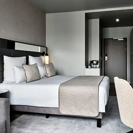 Leonardo Royal Hotel 4*